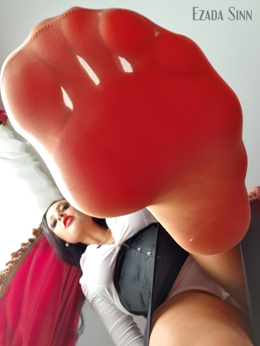 Ezada_World's tweet photo. I can crush you like a bug! https://t.co/o7WyAHjvae