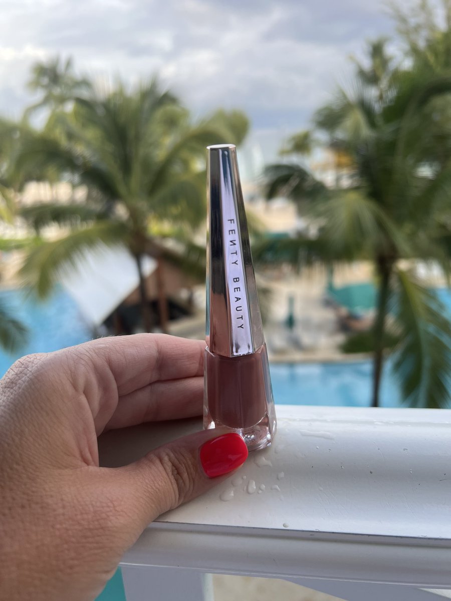 Katweeeena's tweet photo. Wearing that @fentybeauty while in Barbados! Love you @rihanna https://t.co/twgH9bpAnw