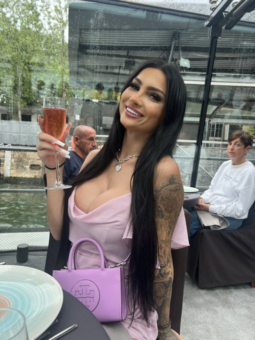 Watch KAYBOOZ's leaked NSFW photo on TwXstars