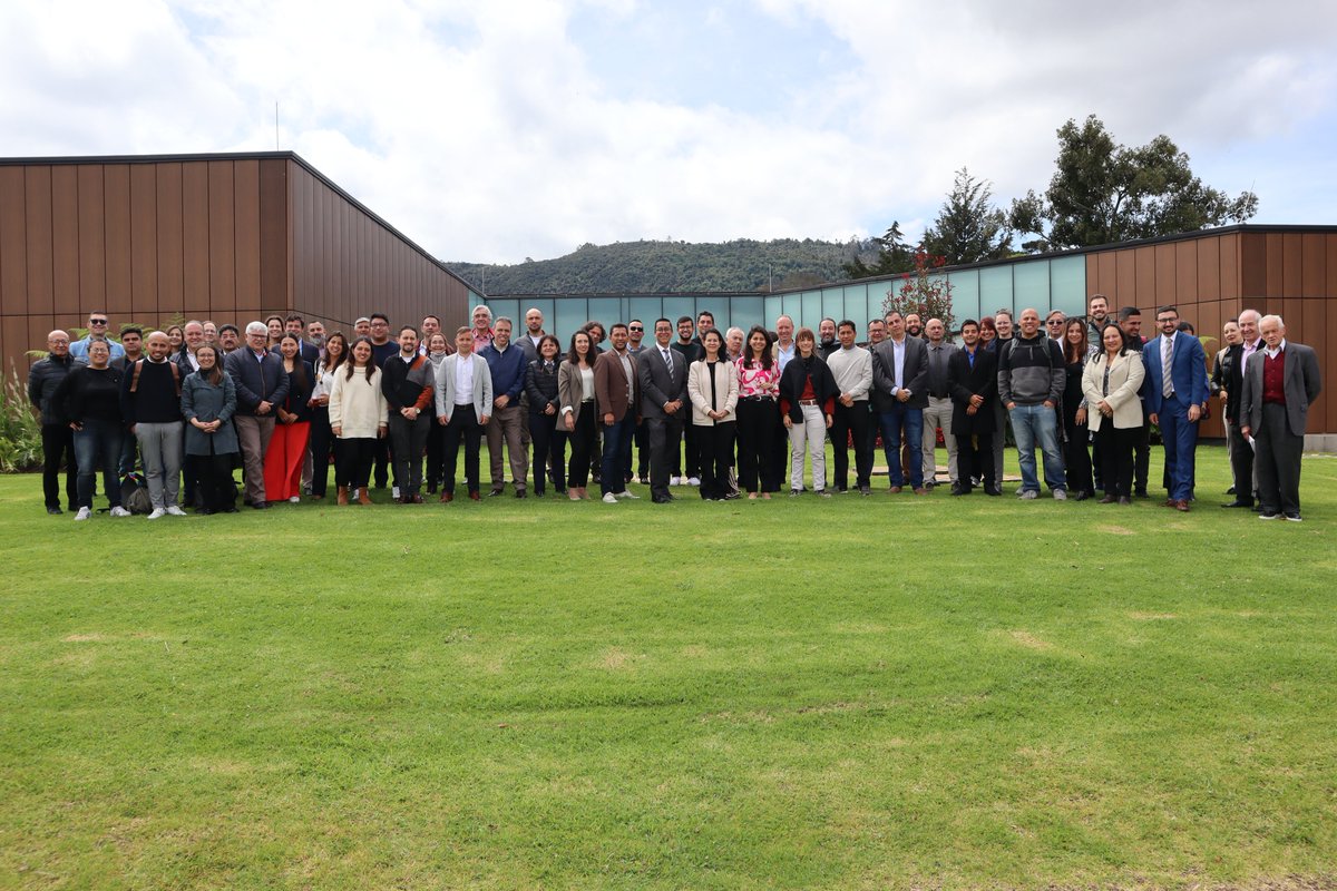 Se acerca el inicio de un nuevo semestre en la Escuela de Administración <a href="/URosario/">URosario</a> ⚡

Estamos emocionados de dar la bienvenida a los #ProfesURosario que llevarán nuestro sello de #estrategia, #liderazgo, #innovación y #emprendimiento al corazón de cientos de #Rosaristas.❤️