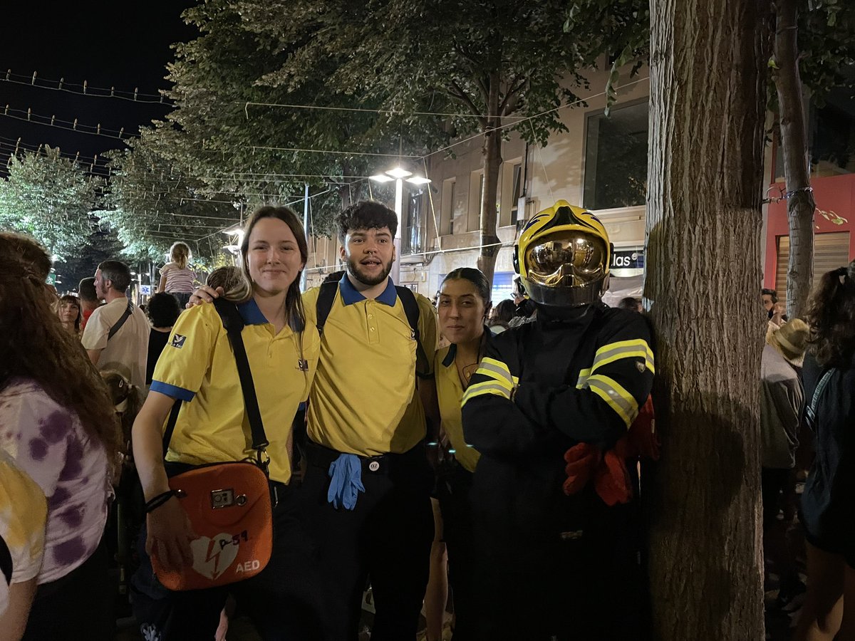 El personal de <a href="/GrupPau/">GrupLaPau</a> ja estan a punt per tenir cura per una #NitBoja segura. Ara fem entre tots i totes un #desvetllatbé!

🚧 Recordeu que el carrer de Sant Josep està tallat per obres