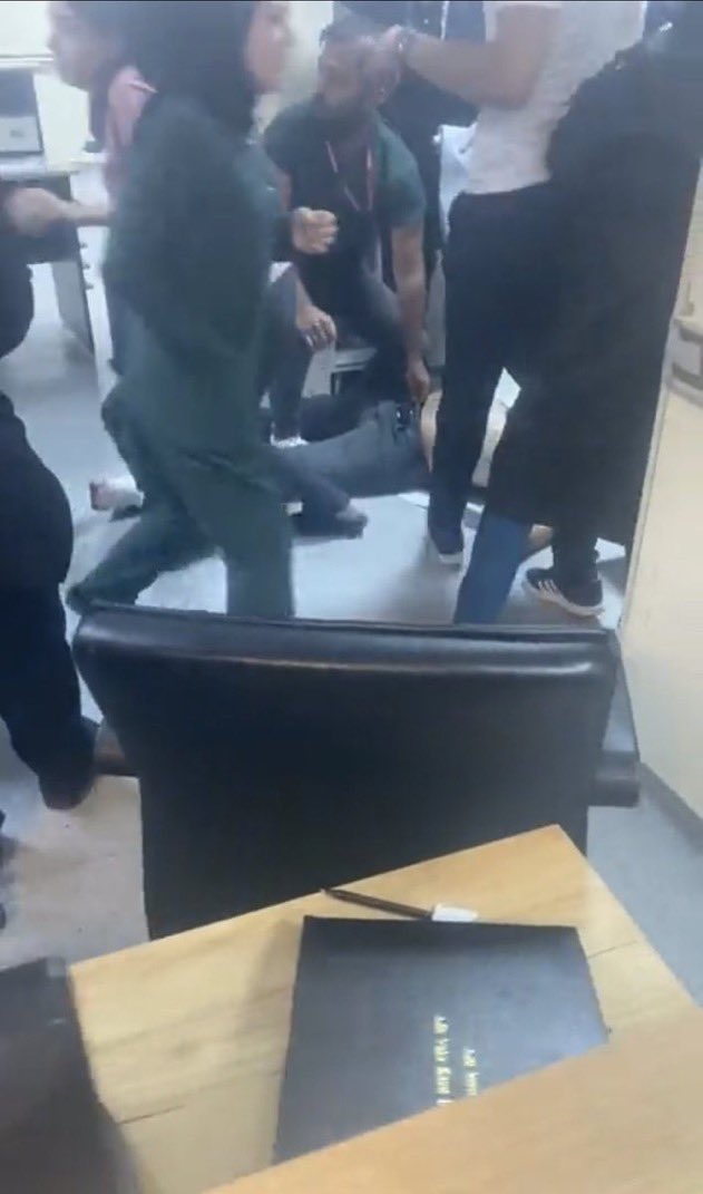 Rize Devlet Hastanesi Acil Servisi'nde silahlı saldırı sonucu, 1 polis, 1 jandarma, 1 sağlık çalışanı ve 2 hasta, yaralanması olayı sağlık kurumlarında can güvenliğinin kalmadığının kanıtıdır. Yanlış politikalar sonucunda müşteri- hizmetkar anlayışı can güvenliği bırakmamıştır.