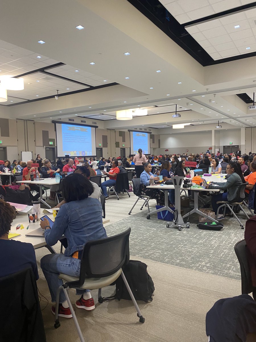 ReNiHa1908's tweet image. Alief leaders diving deep into new district expectations for the success of our students. #DataDay2023 #DawnOfANewDay #WeAreAlief