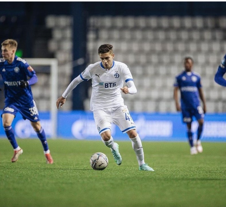 AndreLaMonica22's tweet photo. La #Lazio prova a chiudere anche per Arsen #Zakharyan, trequartista classe 2003 della Dinamo Mosca.
Offerti 10 milioni+bonus. Pronto un contratto fino al 2028.
Arsen Zakharyan to Lazio from #DinamoMoskva. Lazio offered €10M +add-ons to try to sign him
Contract until 2028. https://t.co/elkNr77feI