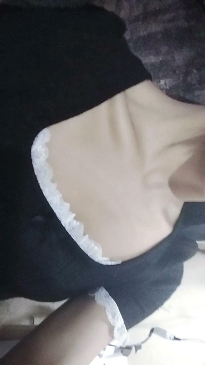 borderperson's tweet image. clavícula🎀