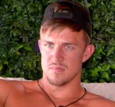 BlessingAddai4's tweet photo. If MITCH is gone who will entertain us scott be fucking for real #TALKSWITHASH #LoveIsland https://t.co/HwQgW6tlIl