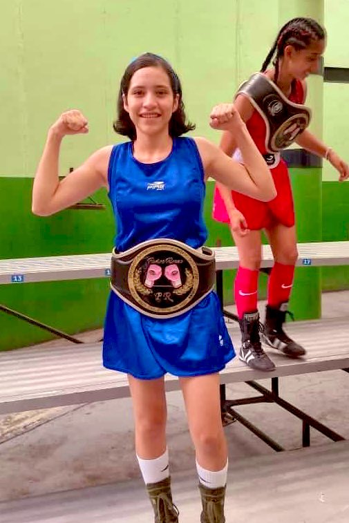 EvelynSalgadoP's tweet image. ¡Las mujeres sí podemos! 💪🥊👩🏻

Felicito a Marlén Salcedo, joven boxeadora  que participó en la XIII edición del torneo "Puños Rosas", logrando el campeonato para #Guerrero en la #CDMX. 

Muchas felicidades Marlén con tu ejemplo demuestras que las guerrerenses están brillando en