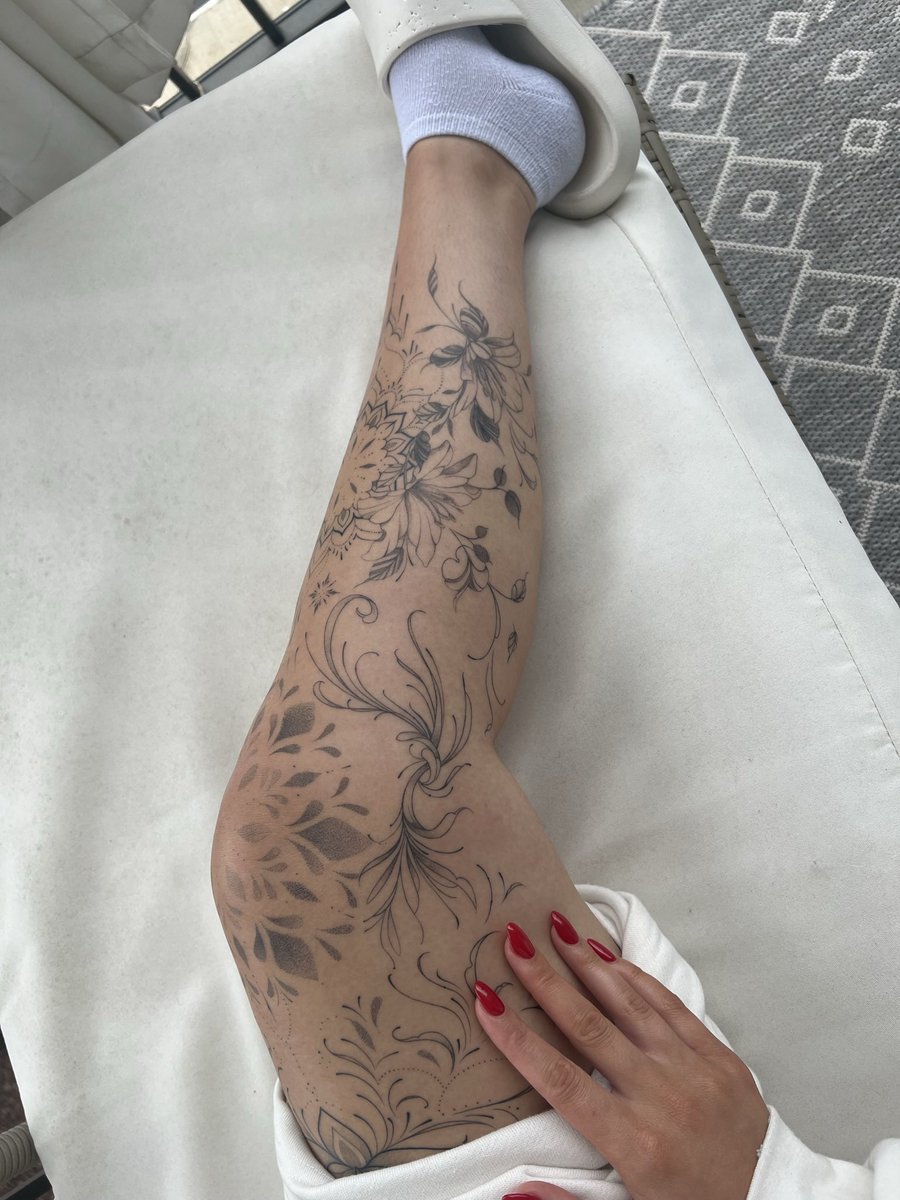 halessxoxo's tweet photo. Posting here first bc I need artsy pics of my new forever piece ❤️ https://t.co/EVQUn1EzDu