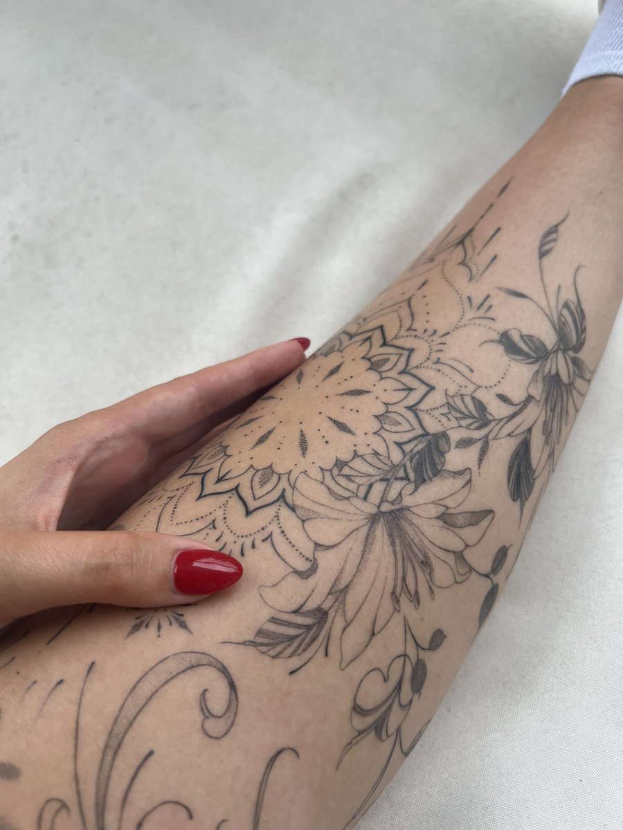 halessxoxo's tweet photo. Posting here first bc I need artsy pics of my new forever piece ❤️ https://t.co/EVQUn1EzDu