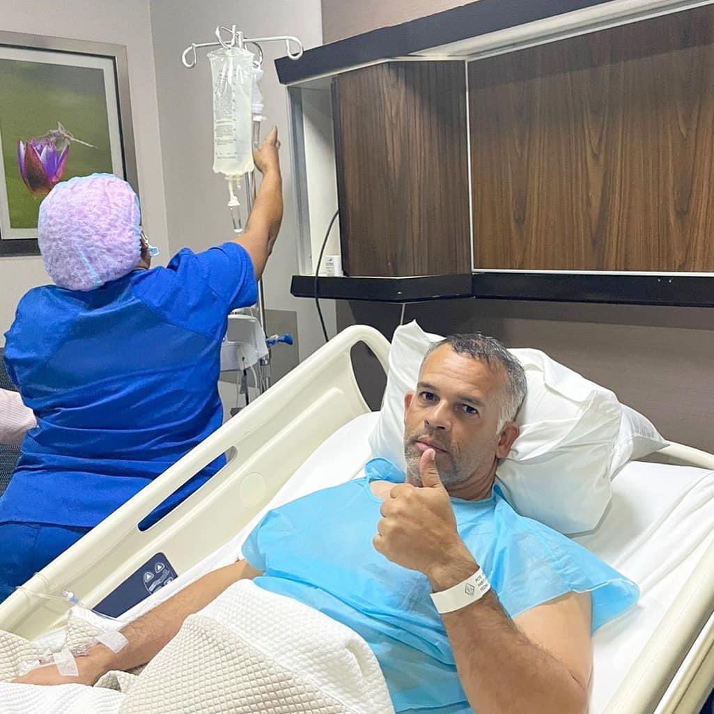 KarinaAristy's tweet photo. Muy buenas tardes, me permito informarles, que gracias a Dios, la Virgen de La Altagracia y el personal médico que le asistió, mi hermano Onavel Aristy, ha superado de manera exitosa la intervención quirúrgica, se encuentra estable y en recuperación. https://t.co/Ont0eYQc8F