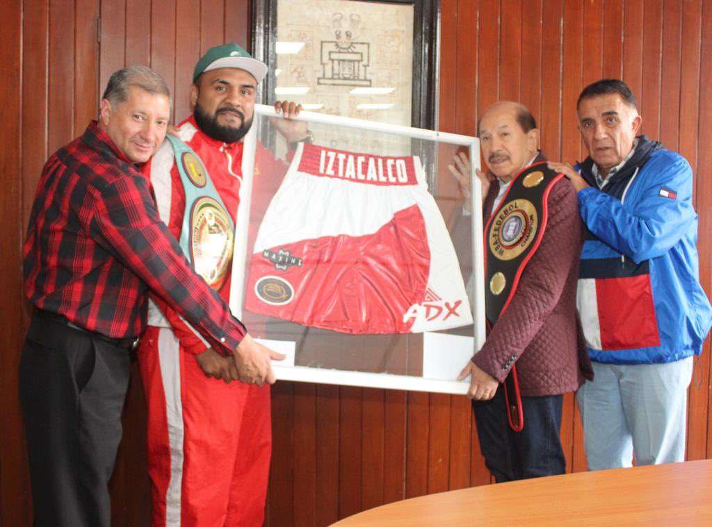 IztacalcoAl's tweet image. El viernes 21 de julio, celebramos la función de #box gratuita en Cd. Deportiva. Como evento estelar se llevó a cabo la #pelea de Campeonato Nacional de Peso Pesado; la cual ganó Luis Pascual de la colonia #Picos. ¡Felicidades! 🥊🥊