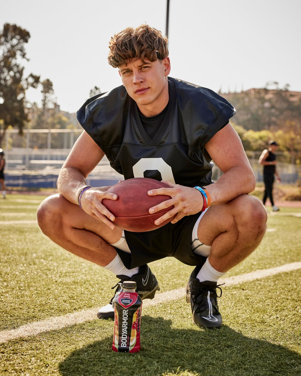 Joe Burrow is the newest @DrinkBODYARMOR endorser. Joins Bryce Young, Christian McCaffrey, Donovan Mitchell, Trae Young, Alex Morgan and Sabrina Ionescu in promoting the @CocaCola-owned brand. https://t.co/iRQ9tBRhVH