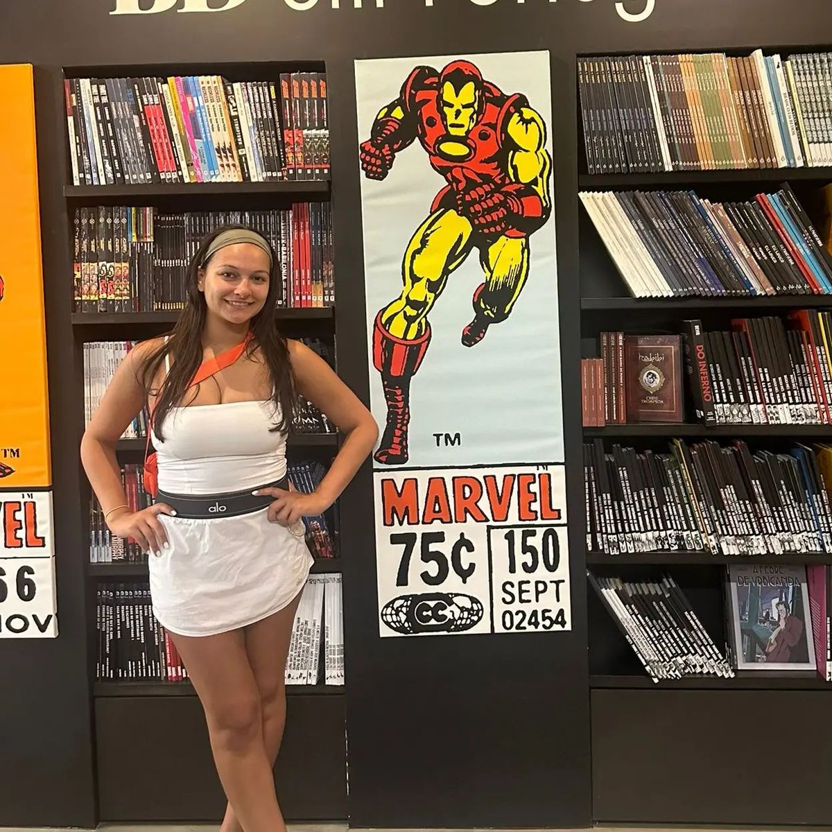 MidtownComics's tweet photo. Intrepid travelers have discovered a beautiful comic book store in #Lisbon, #Portugal!
Shout out to #KingpinBooks, one of the prettiest #comicbookshops we've ever seen!
@kingpinbooks #comicbookshop #MarvelComics #dccomics #comicscene #MidtownComics https://t.co/H7SCf1rDKw