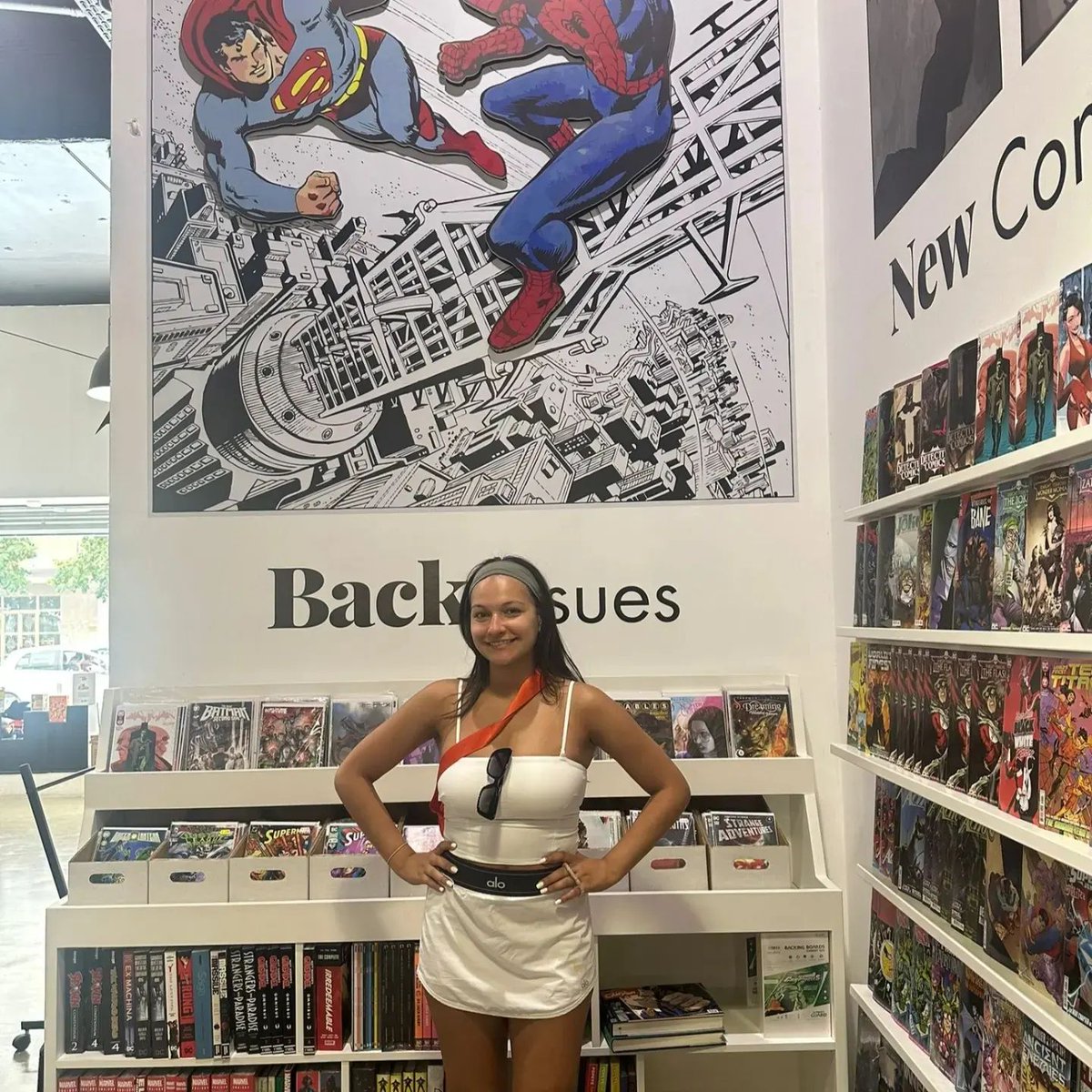MidtownComics's tweet photo. Intrepid travelers have discovered a beautiful comic book store in #Lisbon, #Portugal!
Shout out to #KingpinBooks, one of the prettiest #comicbookshops we've ever seen!
@kingpinbooks #comicbookshop #MarvelComics #dccomics #comicscene #MidtownComics https://t.co/H7SCf1rDKw
