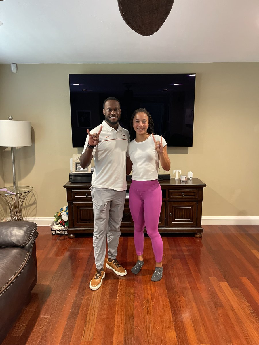 Such an exciting time having <a href="/rmorgan_jr/">Ricky Morgan</a> from <a href="/TexasTFXC/">Texas T&F/XC</a> visiting my home today! Definitely looking forward to more conversations with Coach Morgan 🤘🏽🟠