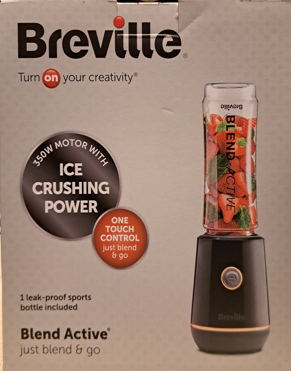 Happened to mention to my hublet that I wanted one of these because getting my Kenwood out every time I wanted to make a <a href="/thebodycoach/">Joe Wicks</a> smoothie was a faff. Came home from work today and there was one sitting on the side for me 😁 
#hesakeeper