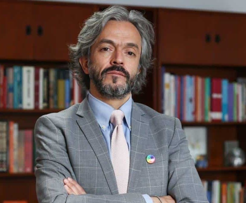 JhonjaQueSea's tweet photo. #ATENCION
¿En segunda vuelta a la alcaldía de Bogotá, por quién votaría?

🔁 Gustavo Bolivar @GustavoBolivar
♥️ Juan Daniel Oviedo @JDOviedoA https://t.co/qBYJZexCSo