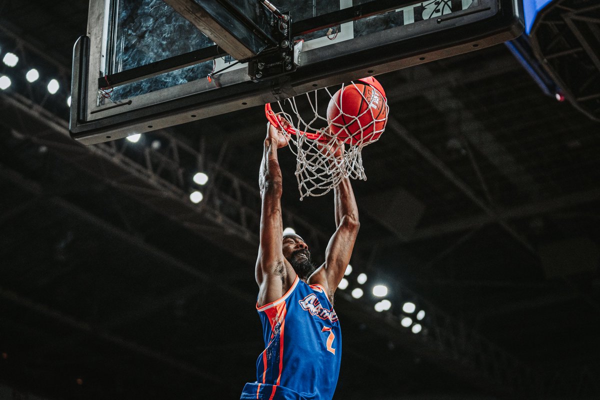 Party like its 2006! Corey Brewer has 23 points for @gataverse_io 🐊FLORIDA🐊LEGEND🐊
