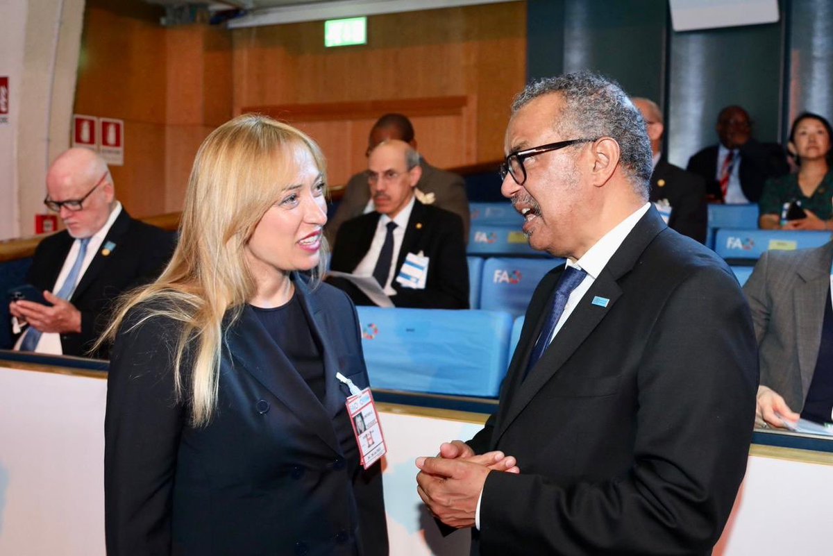 Në vazhdimësi të takimeve FAO, në Romë, diskutuam me Z. Tedros Adhanom Ghebreyesus, Drejtor i Përgjithshëm i OBSH, për krijimin e zinxhirëve të fortë ushqimorë dhe politikat më të mira të garantimit të sigurisë ushqimore për përkujdesjen e shëndetit të konsumatorëve tanë.