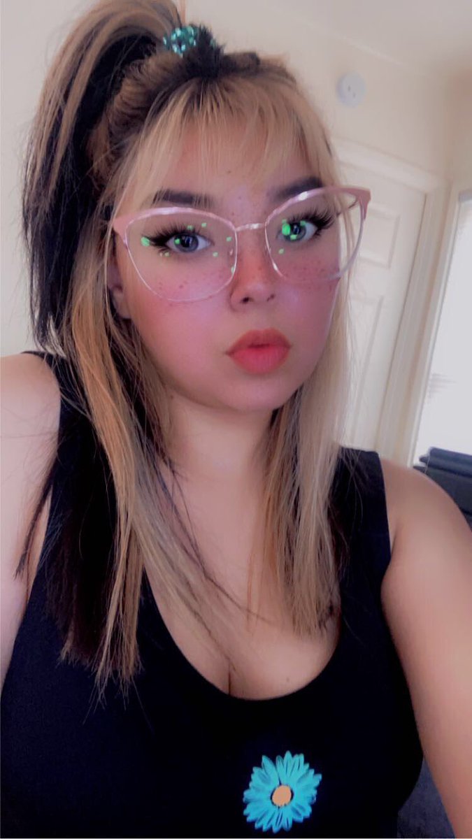 SweetLexxyy93's tweet photo. Let me drain you 😍 you know you can’t resist https://t.co/1D2HoaNeVb
