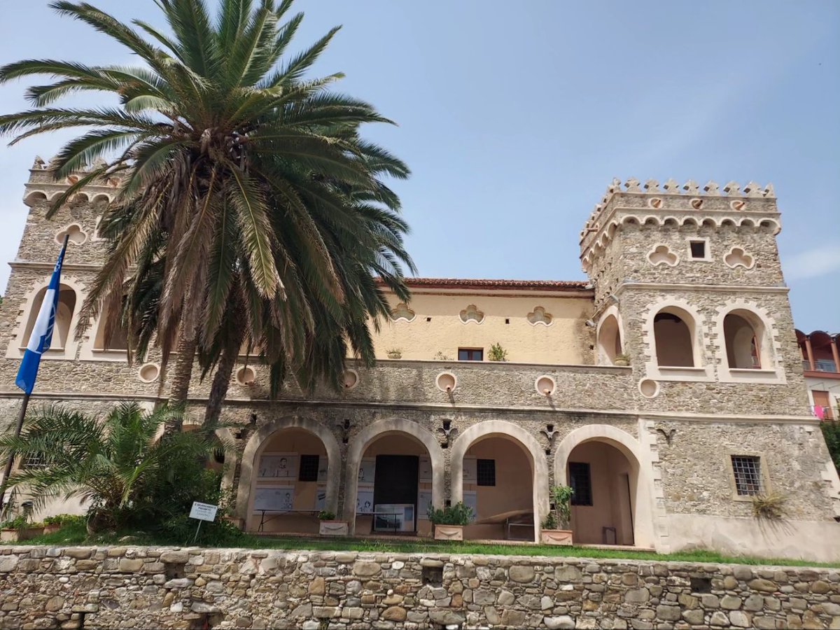 riturajphukan's tweet photo. Today at the Food and Climate Shapers Boot Camp! Learning exercises, inspirational sessions and field visit to #Pioppi where #AncelKeys & wife Margaret lived to champion #MediterraneanDiet, & Jeffersonian dinner at the castle. @Ffoodinstitute @CR_INDSA @FAO #foodandclimate https://t.co/Eoyu5OGsrK