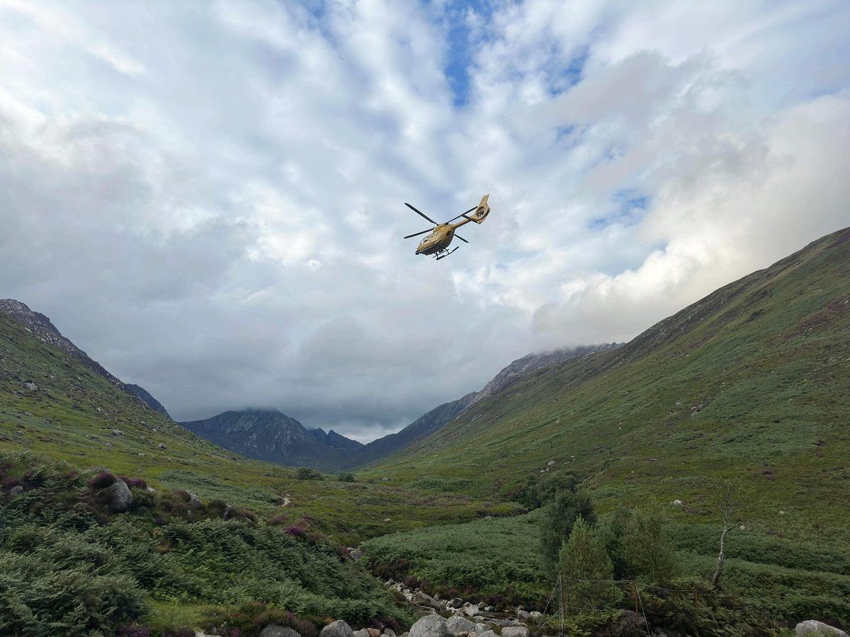 The team were called out at 1745 to assist a woman who had sustained a head injury in Glen Rosa. The team worked alongside the Air Ambulance retrieval team to treat her before she was flown to hospital. Thanks to everyone for their help. We wish the casualty a speedy recovery!