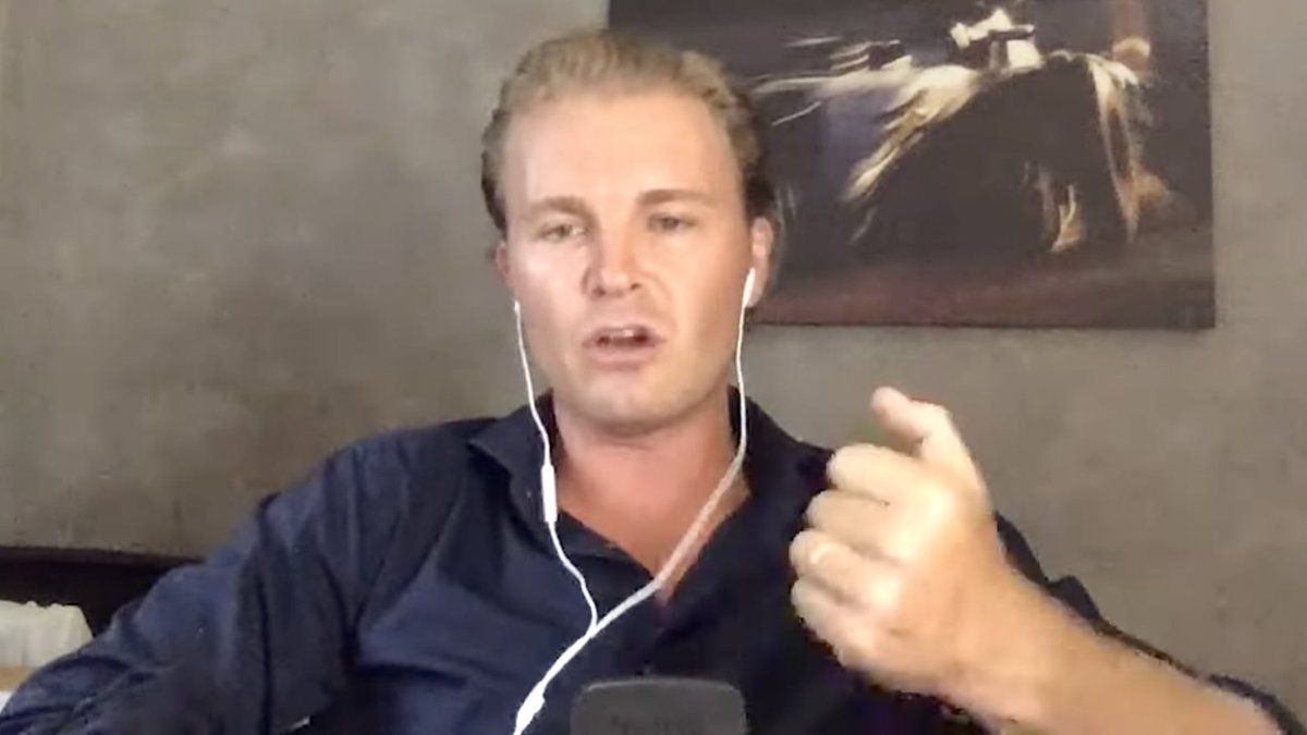 “El problema es que [<a href="/SChecoPerez/">Sergio Pérez</a>] tiene que ir al circuito y sentarse los jueves frente a 50 periodistas que le van a preguntar: ‘Sergio, parece que atraviesas el momento más difícil en tu carrera, ¿crees que podrás salir nuevamente de esto?’, así es un periodista preguntando, y