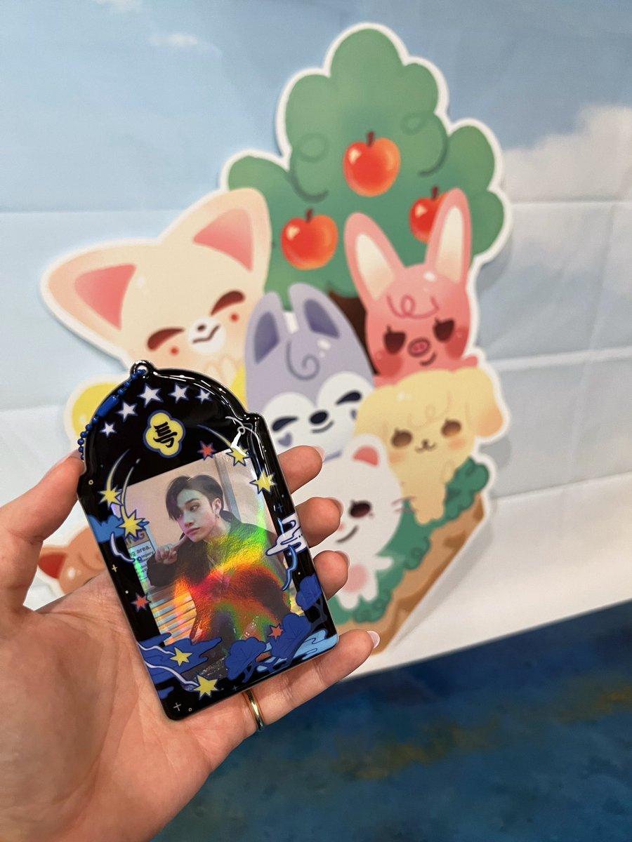 _amoreh's tweet photo. LRT) I looove this SKZ pc holder by @/_marchenjoy 💕 The 5 Star theme is so pretty 🥰 Get yours at Anime Impulse this weekend 🙏 https://t.co/GVezSkl8Gc
