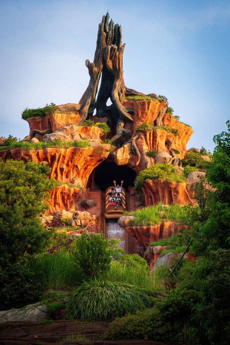 Splash Mountain, Tokyo Disneyland https://t.co/NAWvCUuY70