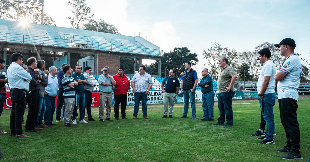 APFOficial's tweet photo. Con el objetivo de seguir el desarrollo
Visita de la comitiva técnica de la APF dentro del plan de mejoras del estadio Parque del Guairá.
🗞️ Más detalles: https://t.co/lHSkUG8oY8
#APFConstruye 🏗️ @GuairenaClub 🙌🏻 https://t.co/VdIXtRoAML