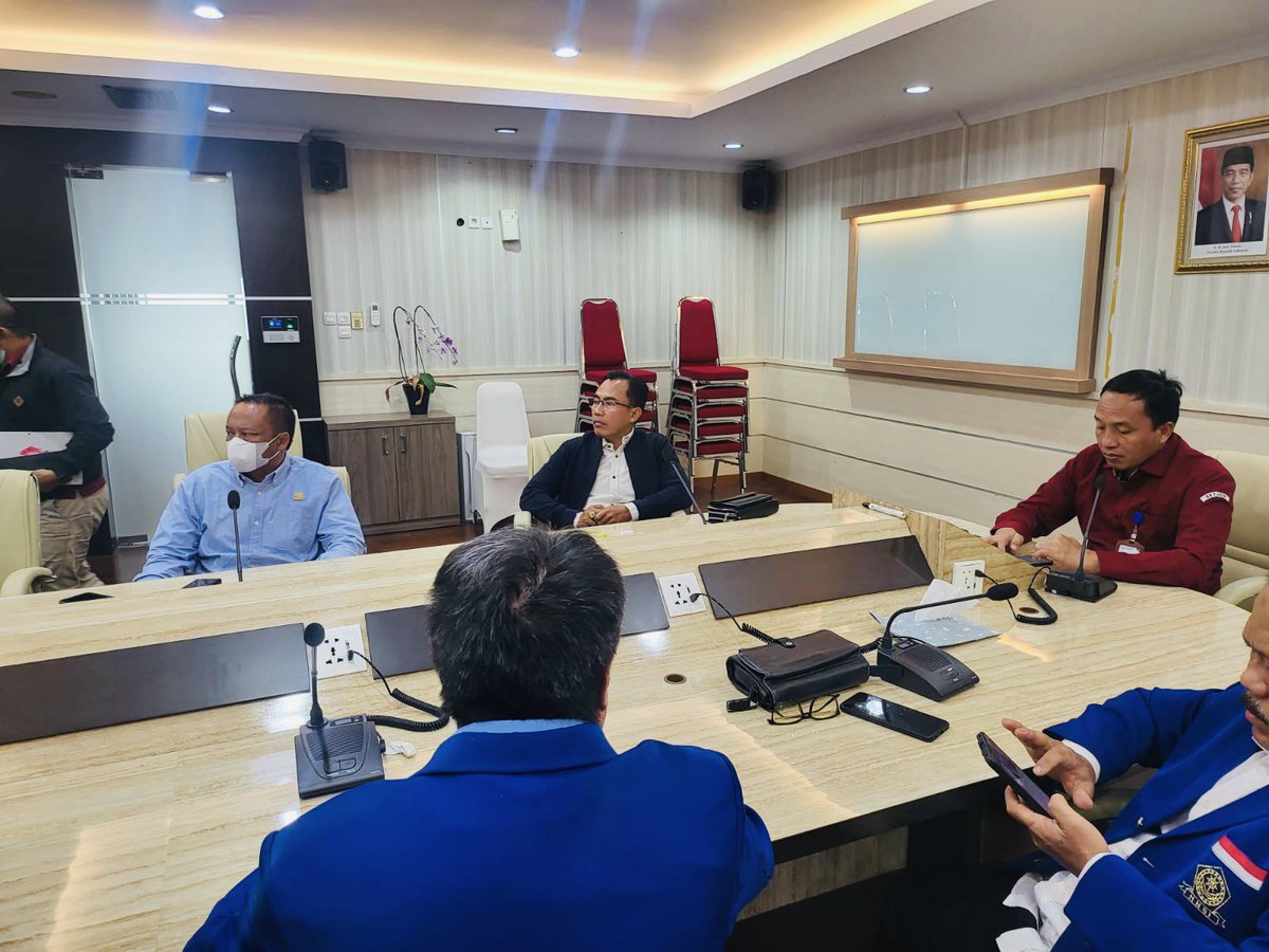 Jajaran Pengurus DPP HNSI dan Ketua DPD HNSI dari Provinsi Jawa Tengah, Jawa Barat, Sumatra Utara, Kalimantan Selatan, DKI Jakarta serta perwakilan nelayan bertemu dan diskusi kenelayan, kolaborasi HNSI dan <a href="/djpt_kkp/">Direktorat Jenderal Perikanan Tangkap</a> <a href="/dkpjateng/">DKP Prov Jateng</a> <a href="/AgusSuherman07/">Agus Suherman</a> <a href="/saktitrenggono/">Sakti Wahyu Trenggono</a>