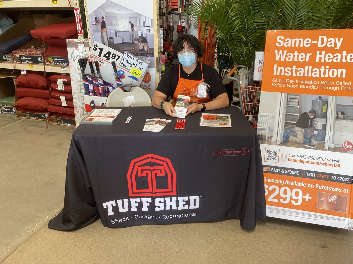 Hyrun helping out at the Tuff Shed table while I did a quick PK at Pin Oak 0566! ⁦@HomerSaenz15⁩ ⁦@WhitefleetChris⁩