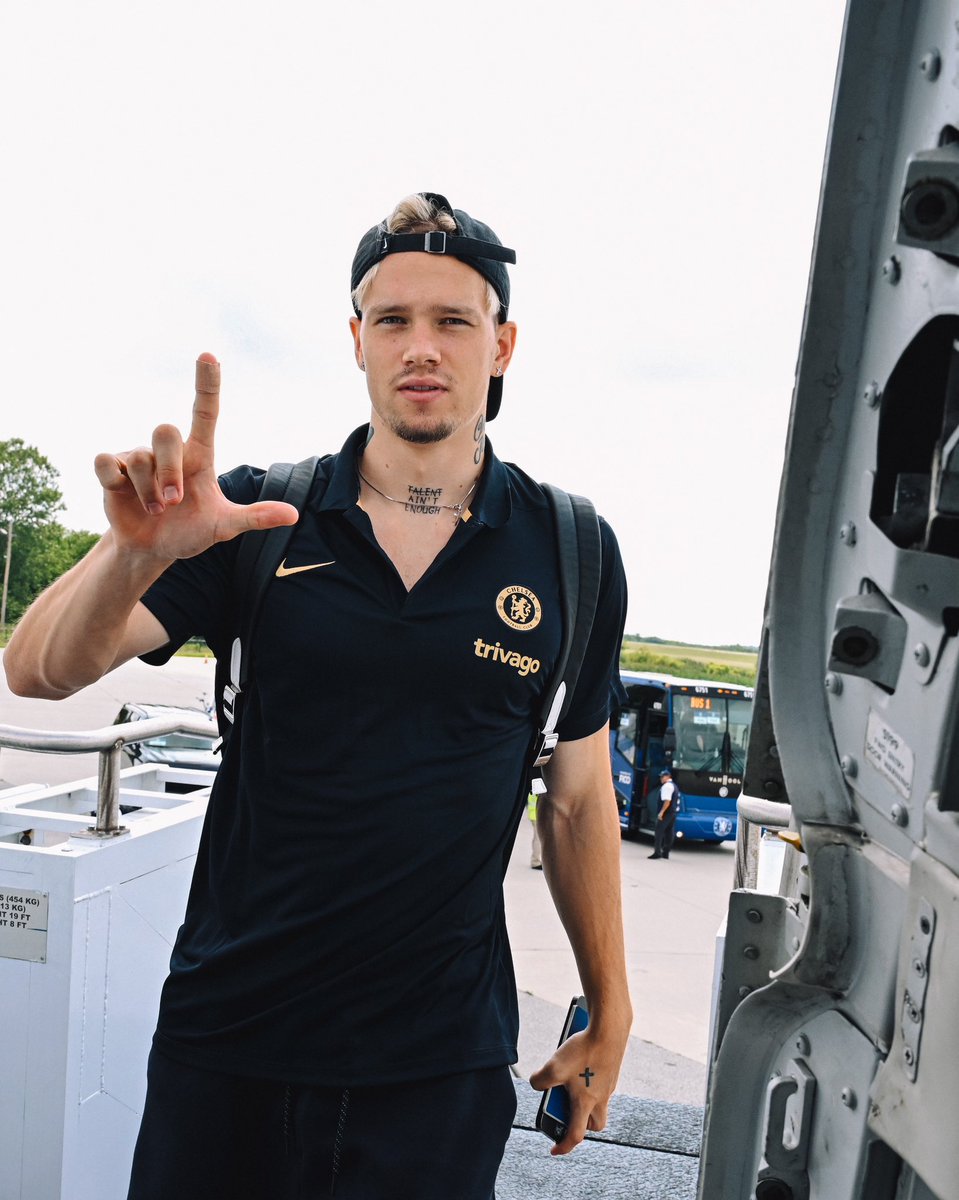 ChelseaFC's tweet photo. To Atlanta. ✈️

#BluesInTheUSA https://t.co/nNwEHCbO7t