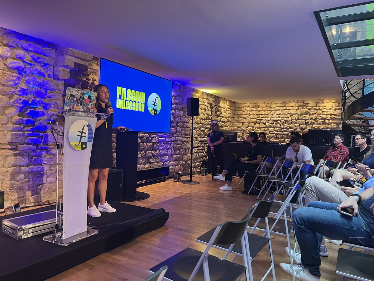 BoredCEO23's tweet image. A full house at #FilecoinUnleashed 

Learnt how a decentralized storage provider #Filecoin is transforming data storage &amp;amp; unlocking the open data economy, think renting out your house on #Airbnb 

Thank you for the personalized gift 🧢
#Web3 #ETHcc 🇳🇱