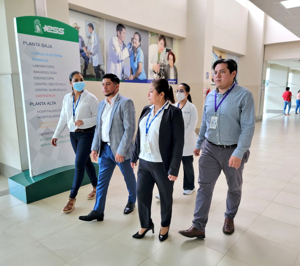 LosRiosIESS's tweet photo. La directora administrativa del Hospital General Quevedo @genesisblum  recorrió la unidad médica junto al coordinador provincial  de Prestaciones  del Seguro de Salud Guayas, Jorge Valle Moscoso con la finalidad de constatar la calidad de los servicios que reciben los asegurados. https://t.co/c0hXMJgFMv