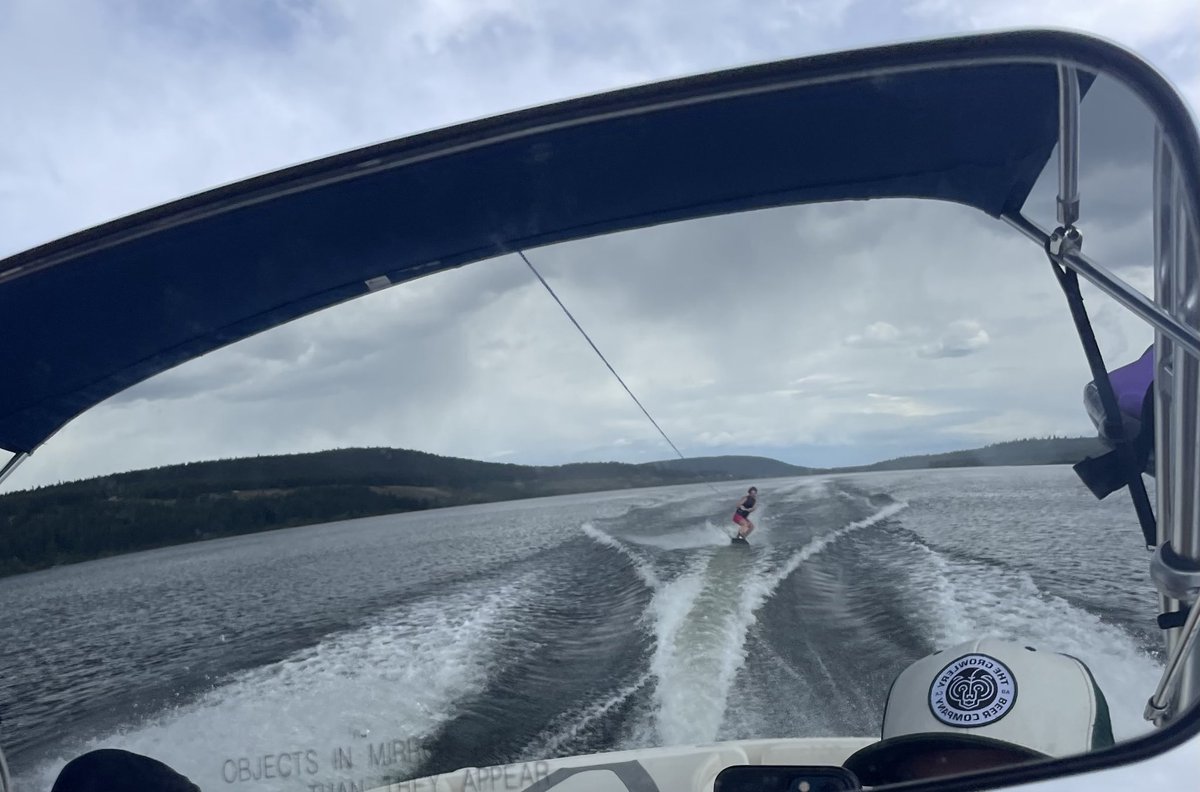 Mattstar37's tweet photo. ⁦@GrowleryBeer⁩ lake time fun with my new favourite hat https://t.co/nK3tvJQNjH