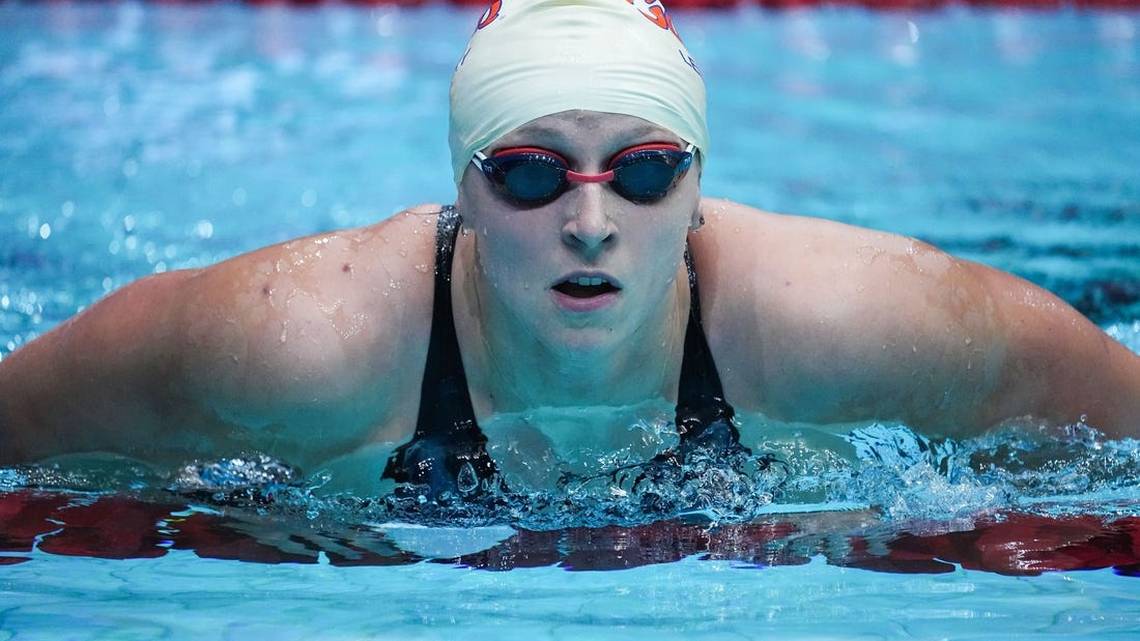 Katie Ledecky ties Michael Phelps for most golds at worlds https://t.co/epBGwofSrO https://t.co/GlpJBEu02Y
