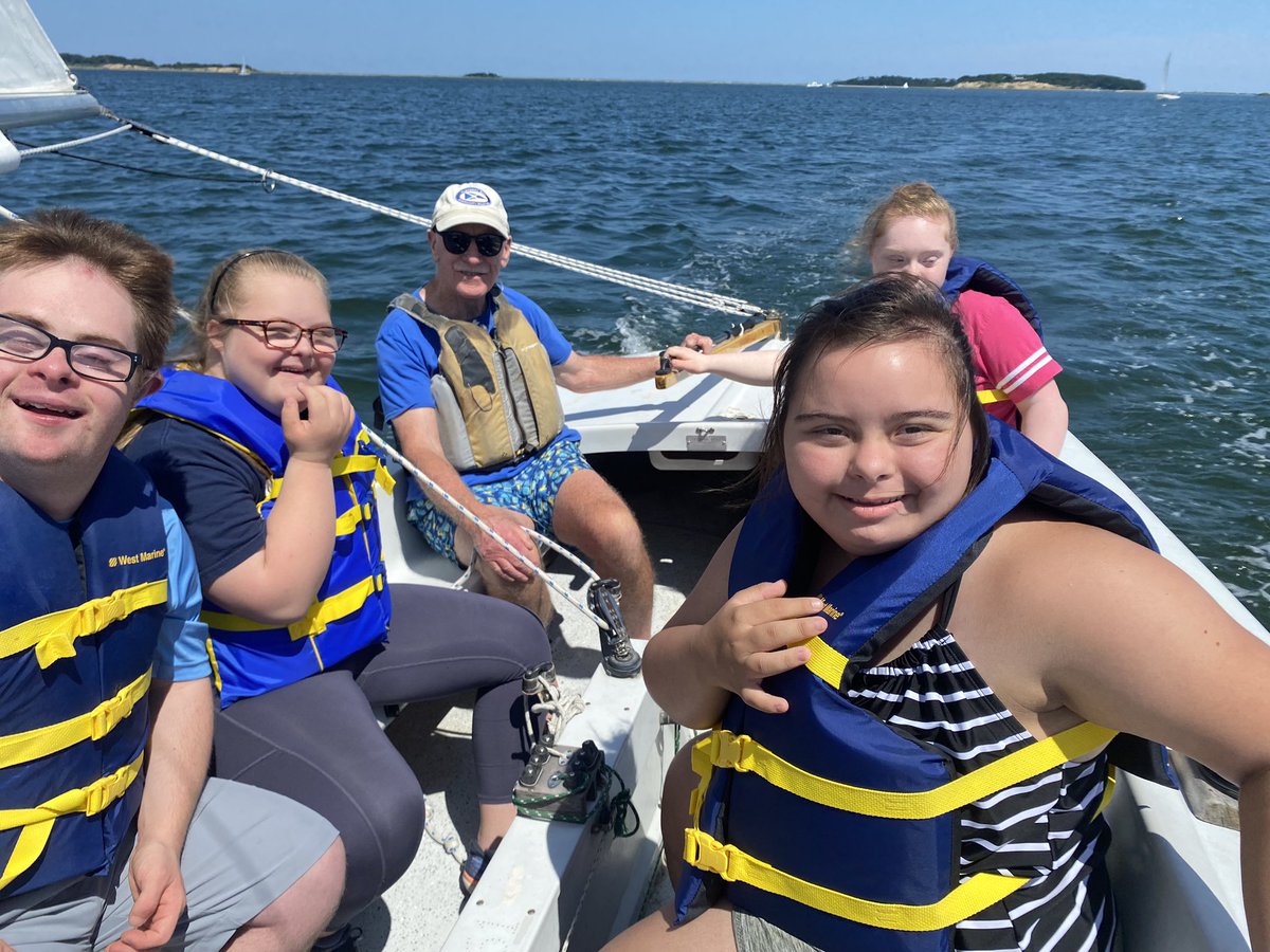 Must be the extra chromie that makes these homies such great sailors 💙💛 <a href="/PleasantBay_CB/">PBCB</a> @PrincipalJPo <a href="/bestbuddies/">Best Buddies</a>