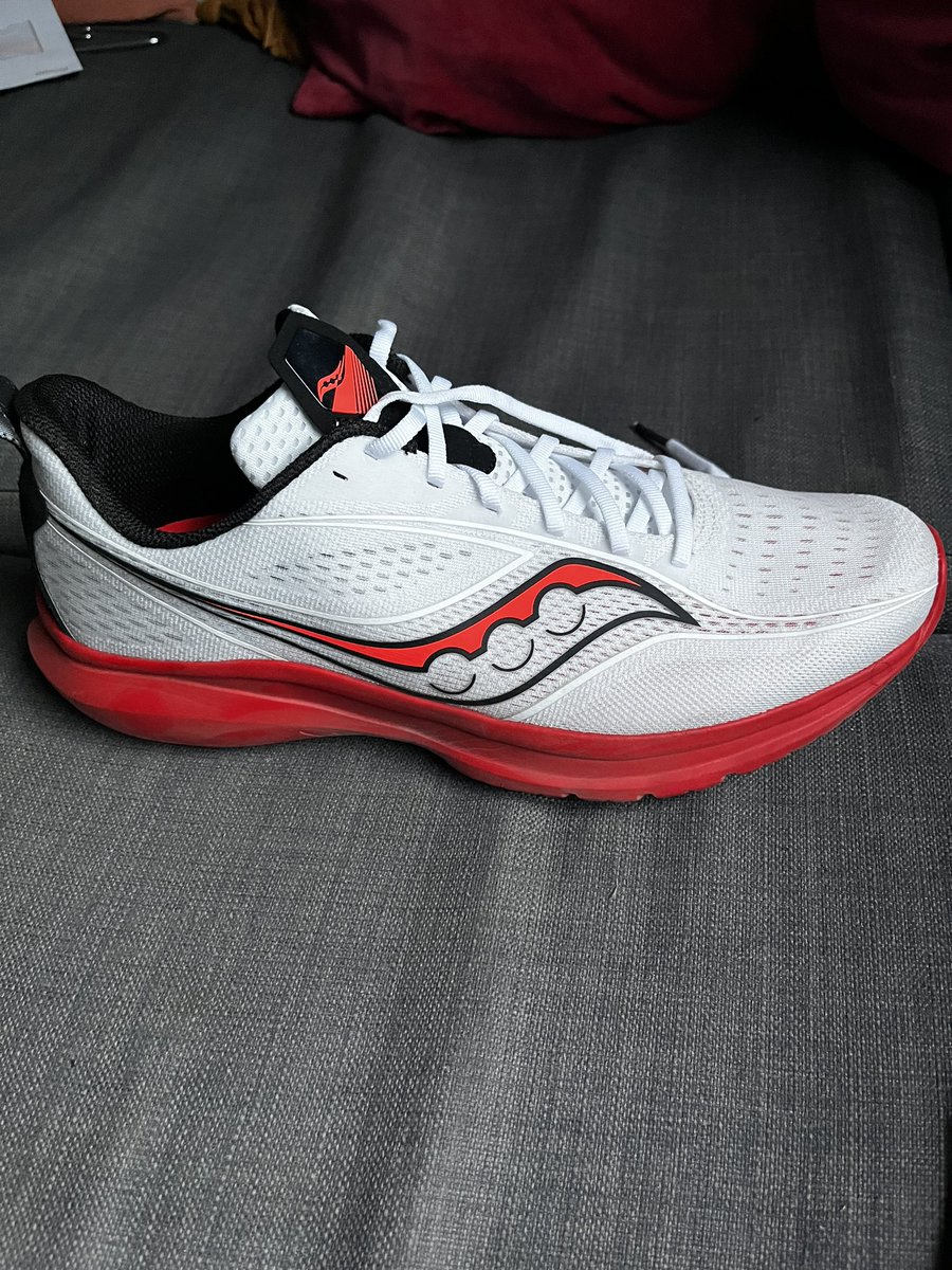 peteynee's tweet photo. @TomElwin @SauconyUK My dad has some original Speeds and they are incredible. I’m currently breaking in some Kinvara 13s. I’m a fan! https://t.co/7Oxz4Z9in8