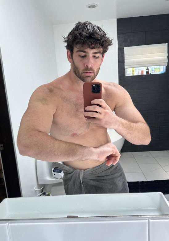 Nicktf11's tweet photo. Happy birthday Hasan!
Thank you for all the talking points, great takes and being my gym motivation. Have an amazing day!
#happyhasday #hasantwtselfieday #hastwtselfieday https://t.co/xInQlGO5tT