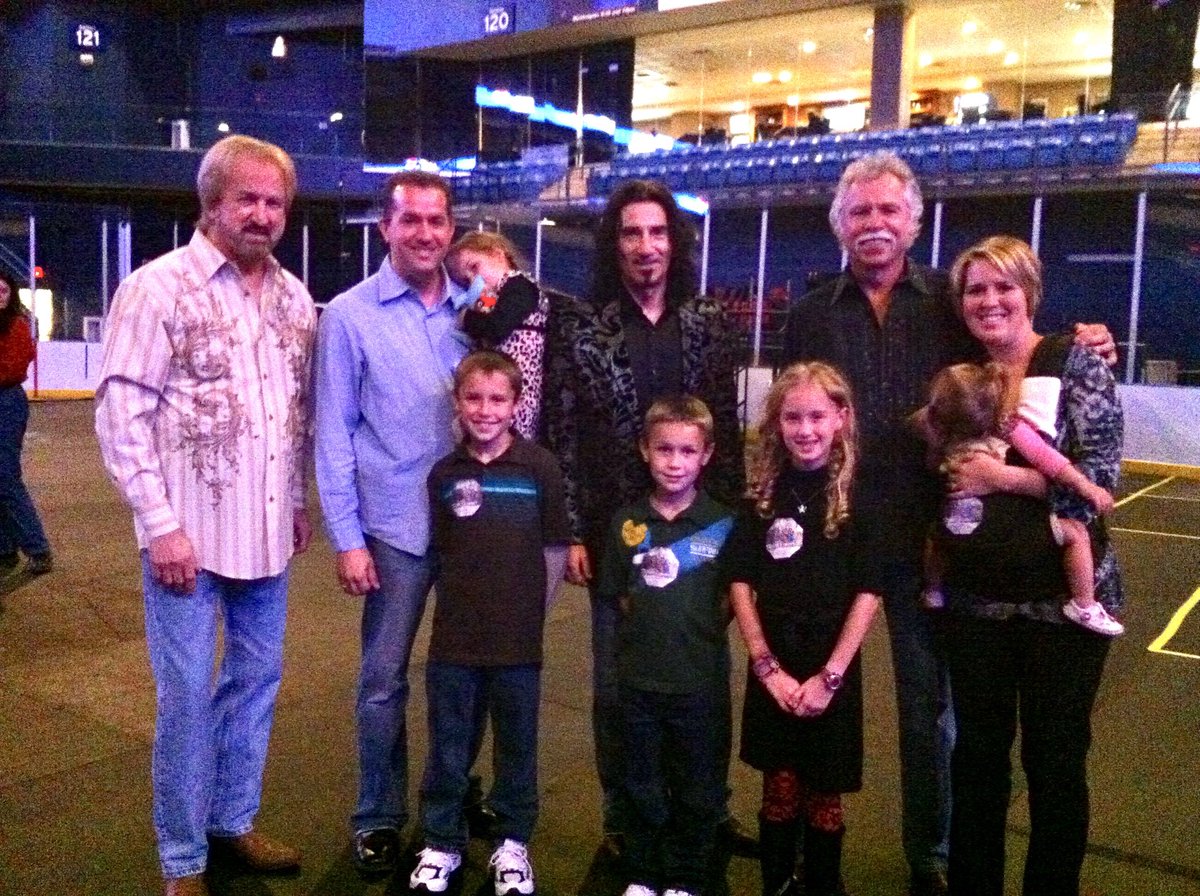 chicagotim's tweet photo. ⁦@joebonsall⁩ looking forward to tonight. This was the last time… 2010! https://t.co/n2oE5NsGjr