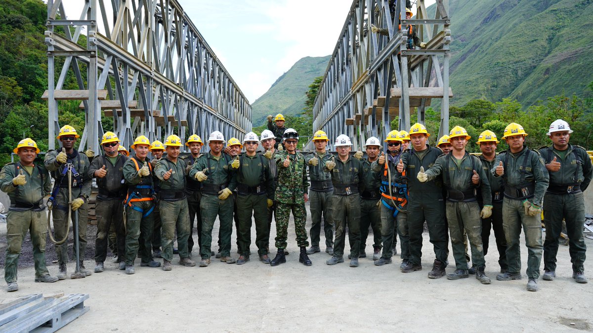 Ingenieros_EJC's tweet photo. Ingenieros Militares siempre al servicio de los colombianos.

¡Continuamos trabajando para devolver la movilidad en Quetame #Cundinamarca!

#GarantesDelDesarrollo https://t.co/gjBAPx2v2T