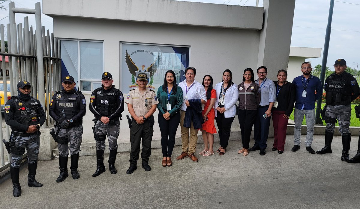 LosRiosIESS's tweet photo. #IESSatuServicio | Gracias a la cooperación interinstitucional entre Policía Nacional y Hospital General Quevedo fue posible la apertura de un espacio físico para que los gendarmes brinden el servicio de resguardo tanto a pacientes como a personal que labora en la unidad médica. https://t.co/z5MMB0B2Rk