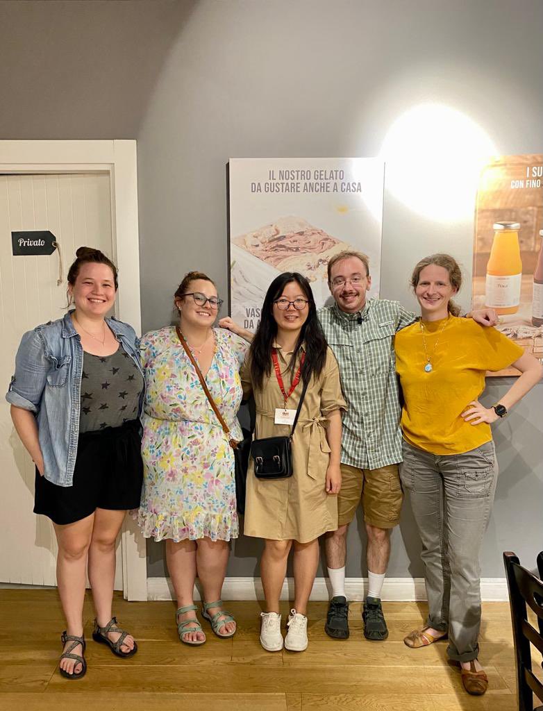 M. Elise Lauterbur 🏳️🌈 (@evolauterbur) on Twitter photo Enard lab getting gelato! #SMBE2023 #SMBE23 <a href="/GenaSandoval16/">Gena Sandoval</a> <a href="/mreedweston/">Mary Reed-Weston</a> @thebatlander <a href="/DiChenlu/">Chenlu Di |狄晨露</a> @DavidEnard <a href="/dftortosa/">Diego Salazar-Tortosa</a> Enard lab getting gelato! #SMBE2023 #SMBE23 <a href="/GenaSandoval16/">Gena Sandoval</a> <a href="/mreedweston/">Mary Reed-Weston</a> @thebatlander <a href="/DiChenlu/">Chenlu Di |狄晨露</a> @DavidEnard <a href="/dftortosa/">Diego Salazar-Tortosa</a>