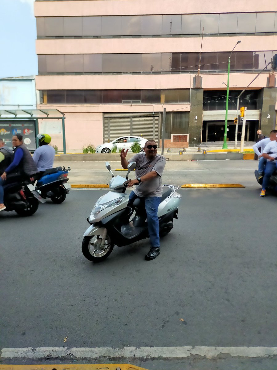 samano_O's tweet photo. Me acaban de amenazar distintas personas en la @AlcCuauhtemocMx diciendo que me va a cargar la verga y que tuviera cuidado, me tomaron video y foto, les reconozco porque estuvieron presentes en la manifestación que realizamos contra Sandra Cuevas.
@FiscaliaCDMX @martibatres https://t.co/t2svDtFMaa