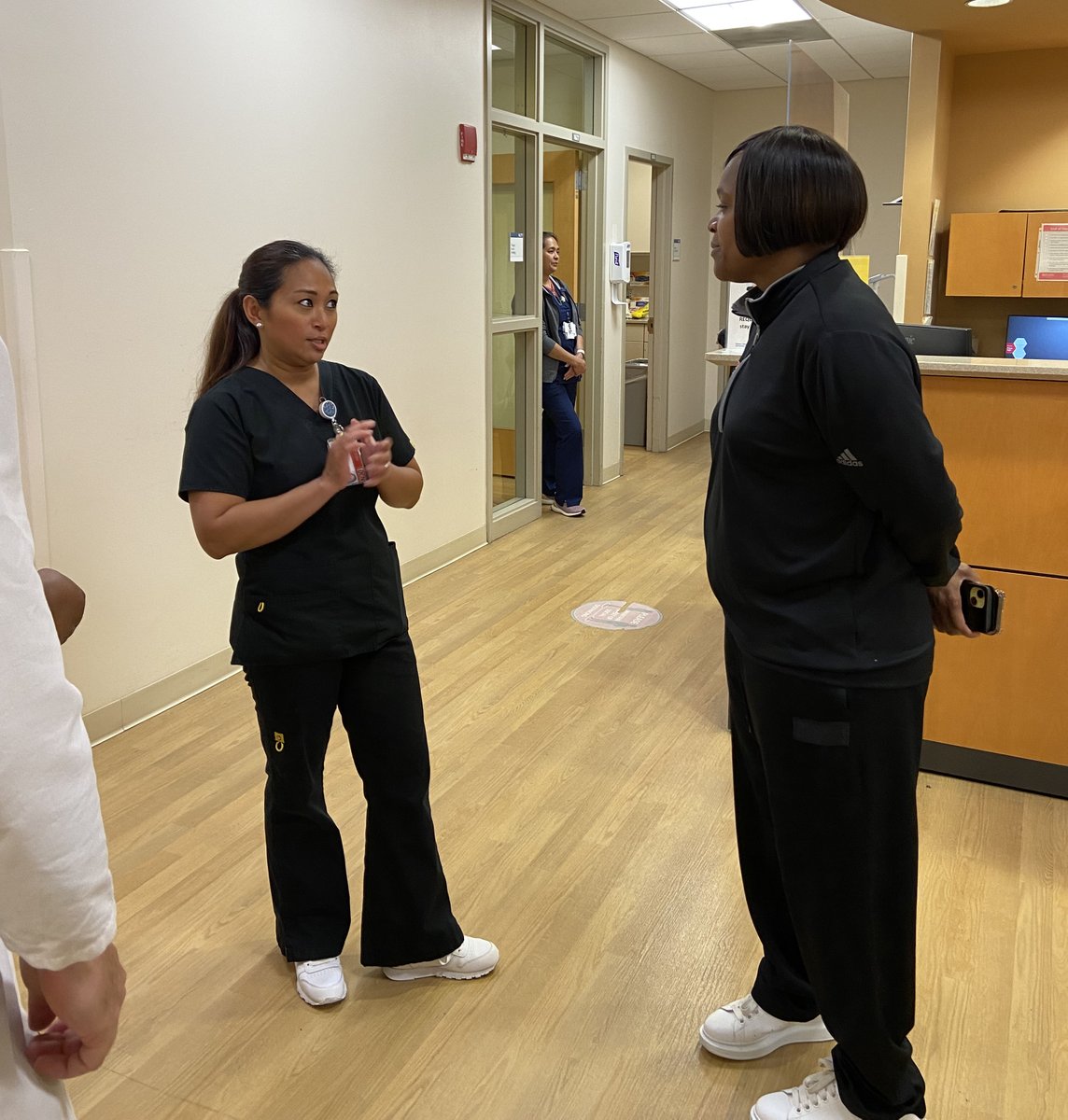 A big thank you to @RutgersWBB coach Coquese Washington @CoqueseWashing and @RutgersWBB Chief of Staff Stephen Fishler @StephenFishler1 for visiting us at @RutgersCancer today! 🏀 @RWJBarnabas @RUAthletics @DrAEvens @slibutti