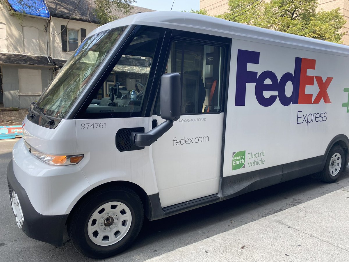 Great to see an #OntarioMade @brightdrop #EV delivery vehicle in downtown #Toronto today.

These vehicles are being built by Ontario workers at @GMcanada’s #Ingersoll facility! 🔋⚡️

@FedEx