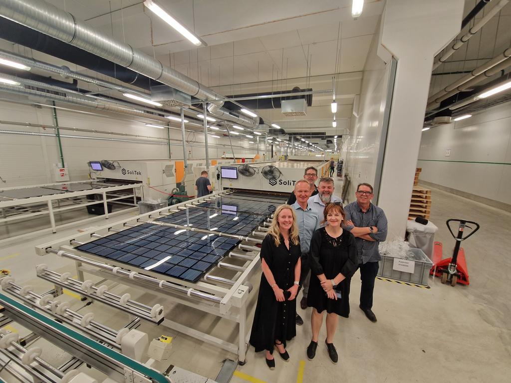 iurc_aa's tweet photo. π³πΏ experts visited BOD Group HQ in #Vilnius. "We develop and produce cutting-edge #SolarEnergy,#EUmade solutions at Europe's greenest industrial building" stated CEO @VidmantasBOD. π±πΉ #EnergyProsumers approach, @SoliTek_EU technologies & @HorizonEU projects shared. Thx2 @EUinNZ. https://t.co/cTURJ0ekHE