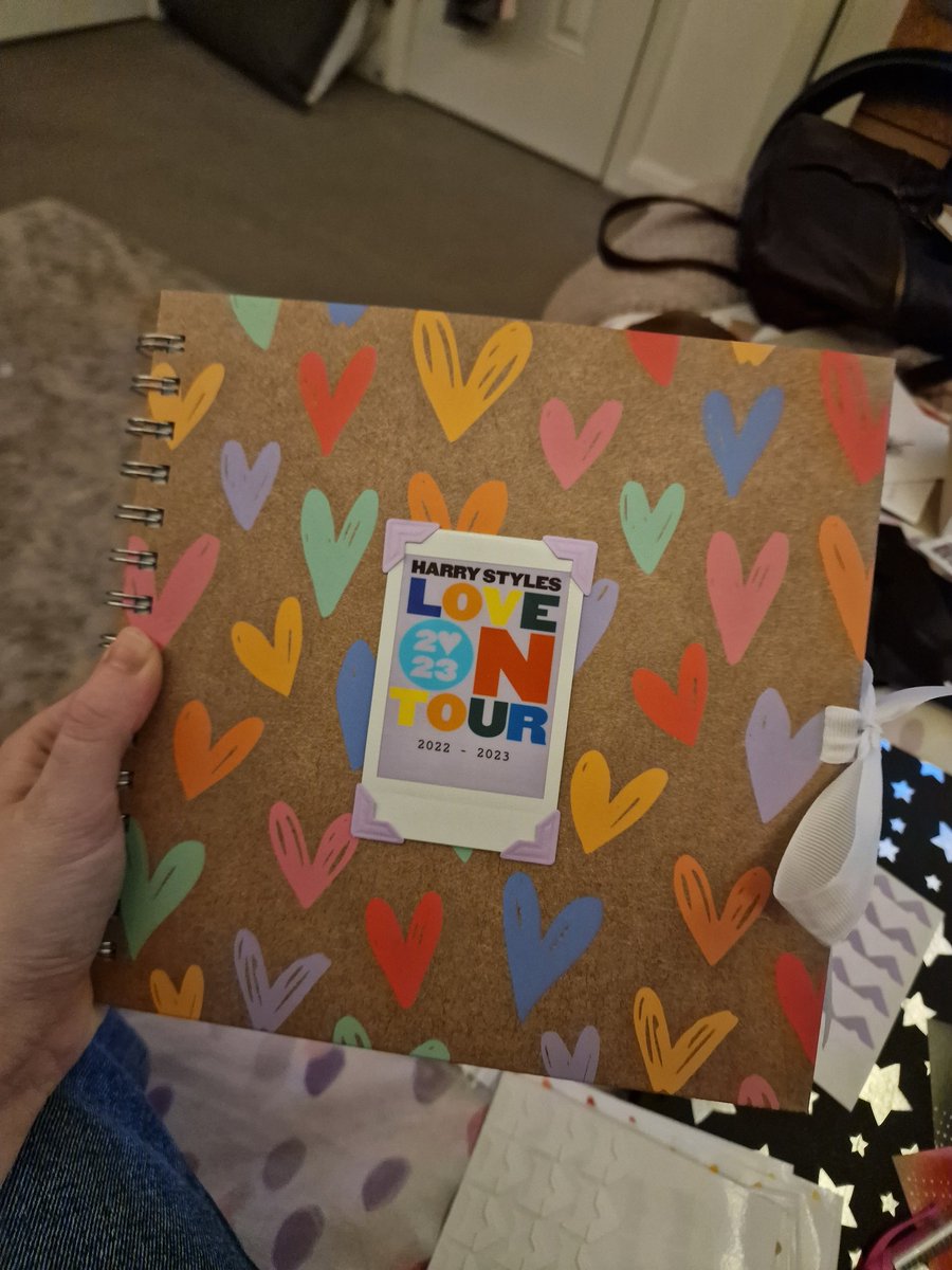 EmFallingAgain's tweet photo. Accepting that Love On Tour is officially over by starting the scrapbook of memories made the past 2 years 😭💖 #LoveOnTourForever https://t.co/q9JxjLHaSv