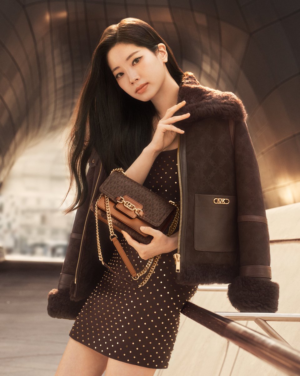 Introducing Dahyun, member of the global group @JYPETWICE, as our newest Global Brand Ambassador. 


The South Korean-native and musical sensation stars in our latest campaign, holding the Signature Logo Heather bag. #MichaelKors